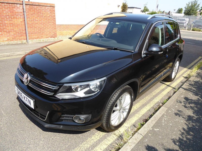VOLKSWAGEN TIGUAN