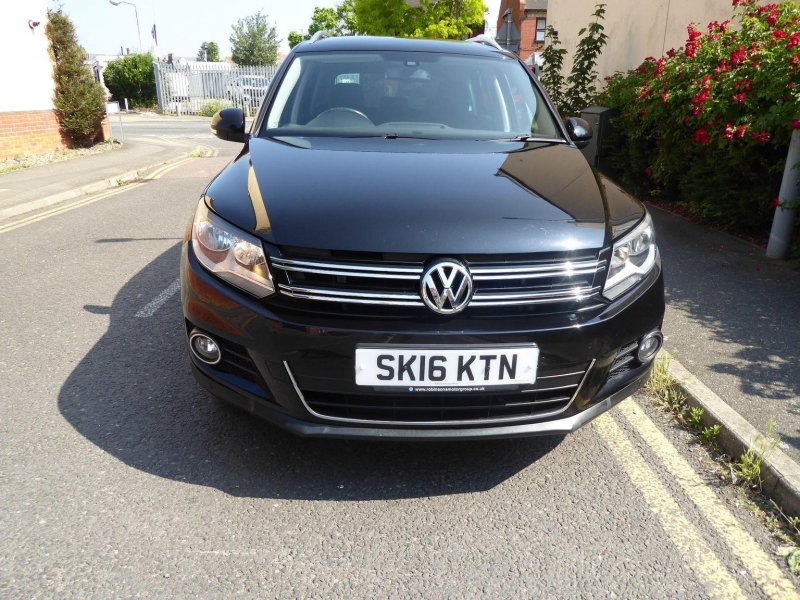 VOLKSWAGEN TIGUAN