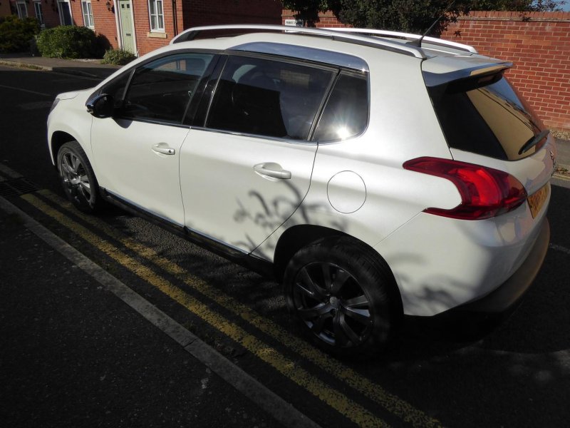 PEUGEOT 2008