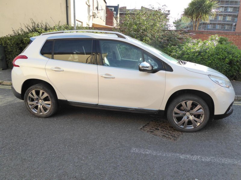PEUGEOT 2008